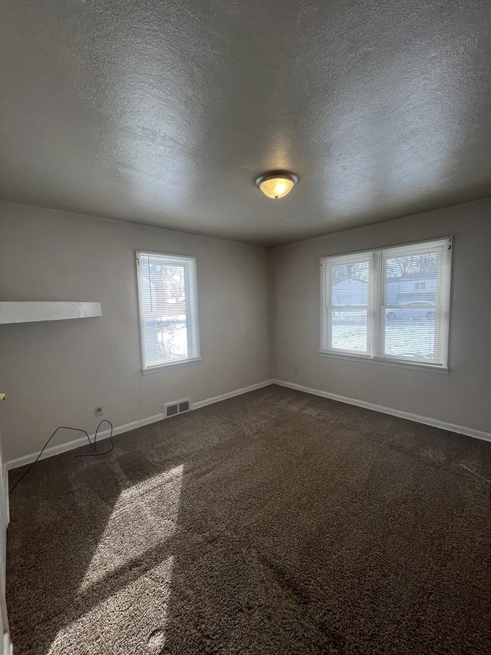 9812 Balboa Dr - Photo 4 of 9