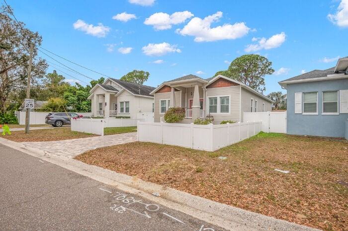 260 Sw Lincoln Cir N - Photo 3 of 27