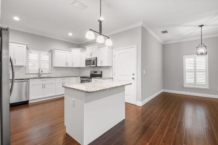 260 Sw Lincoln Cir N - Photo 4 of 27