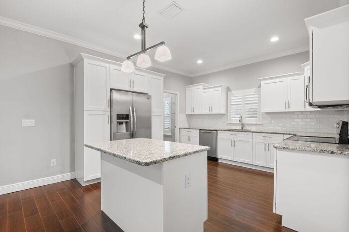 260 Sw Lincoln Cir N - Photo 6 of 27