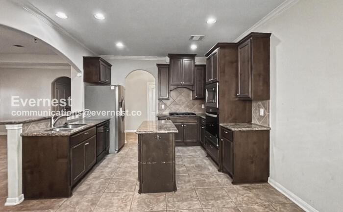 6214 Oxford Lake Dr - Photo 3 of 31