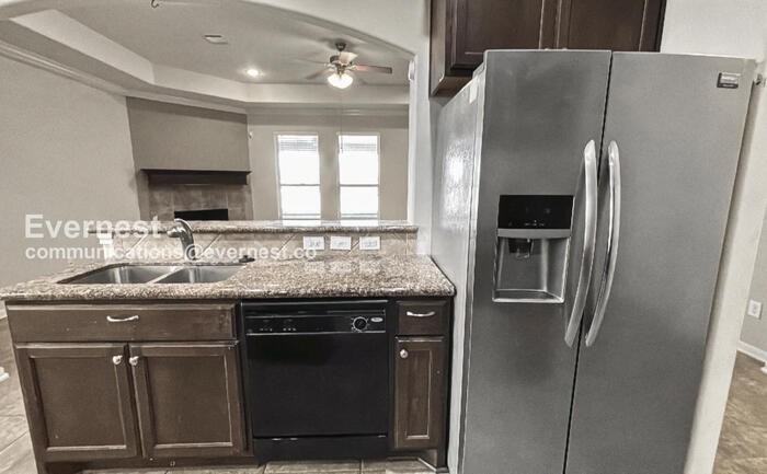 6214 Oxford Lake Dr - Photo 4 of 31