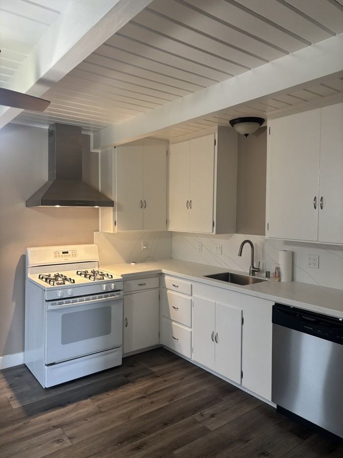 1018 Badgley Dr - Photo 6 of 16