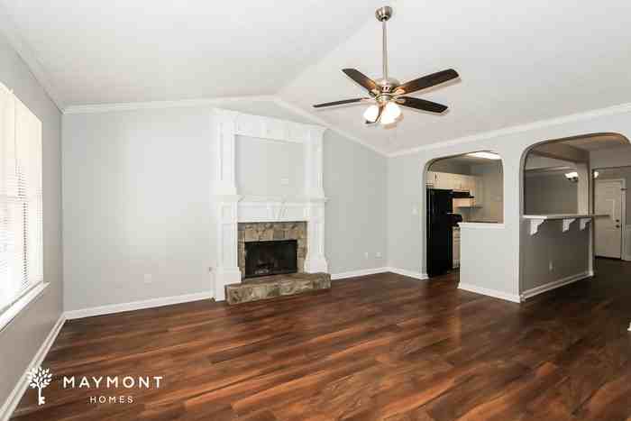 1394 N Hampton Dr - Photo 3 of 14