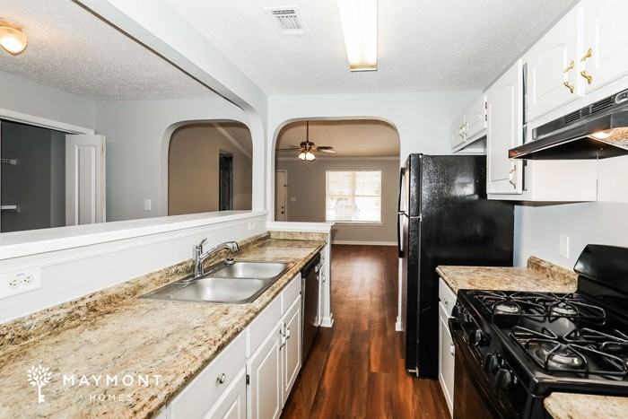 1394 N Hampton Dr - Photo 7 of 14