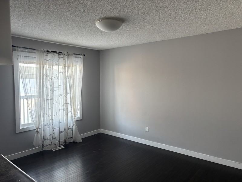 153 51 St Sw - Photo 3 of 10