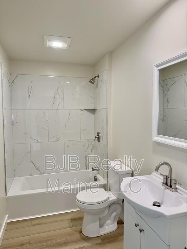 156 Woodford St #2 - Photo 3 of 6
