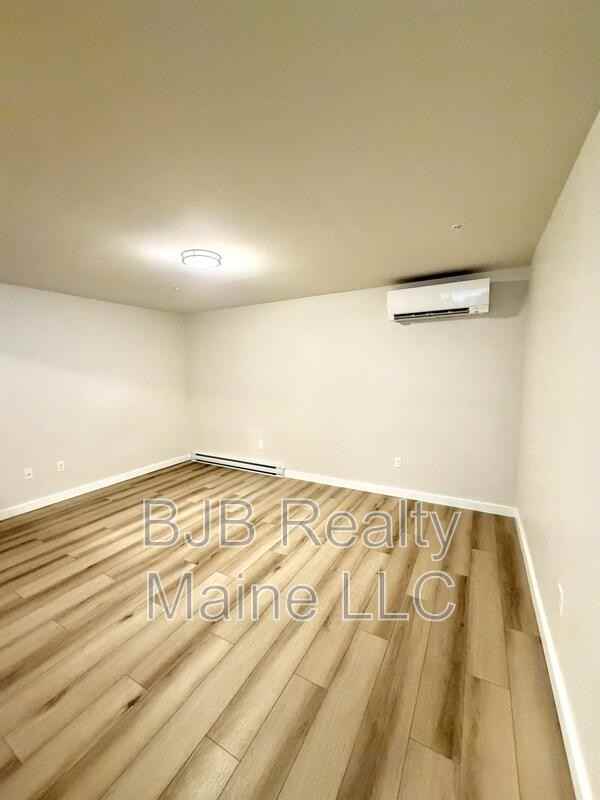 156 Woodford St #2 - Photo 5 of 6