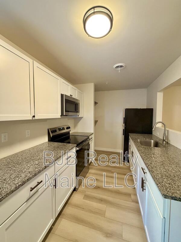 156 Woodford St #2 - Photo 6 of 6
