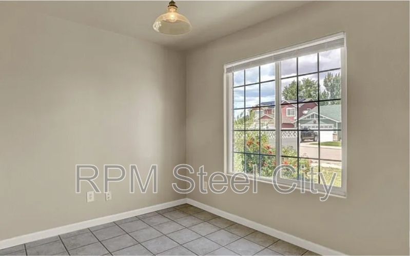 2004 Mirror Ct - Photo 2 of 20