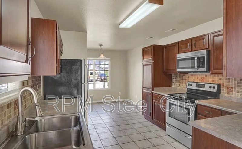 2004 Mirror Ct - Photo 4 of 20