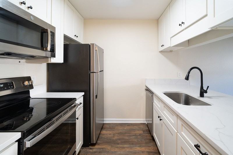 2738 W Tharpe St #702 - Photo 7 of 17