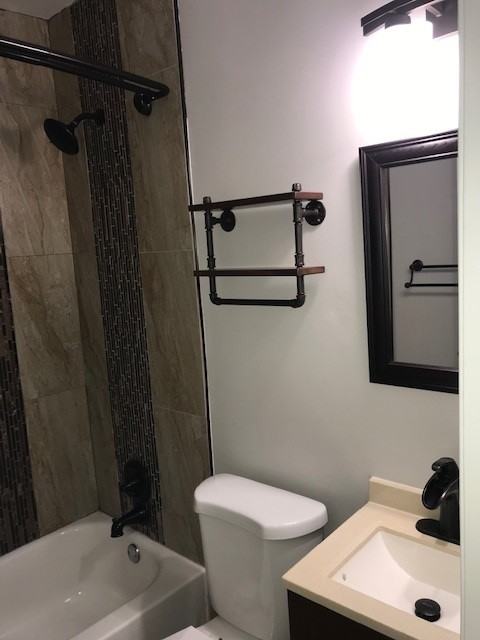 830 18th St Ne #B - Photo 6 of 10