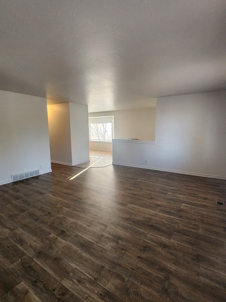 3935 W Crown Ave #3935 - Photo 2 of 14