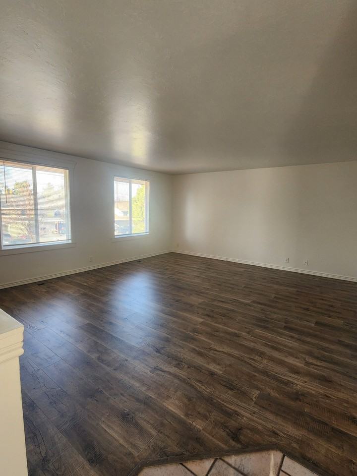 3935 W Crown Ave #3935 - Photo 3 of 14