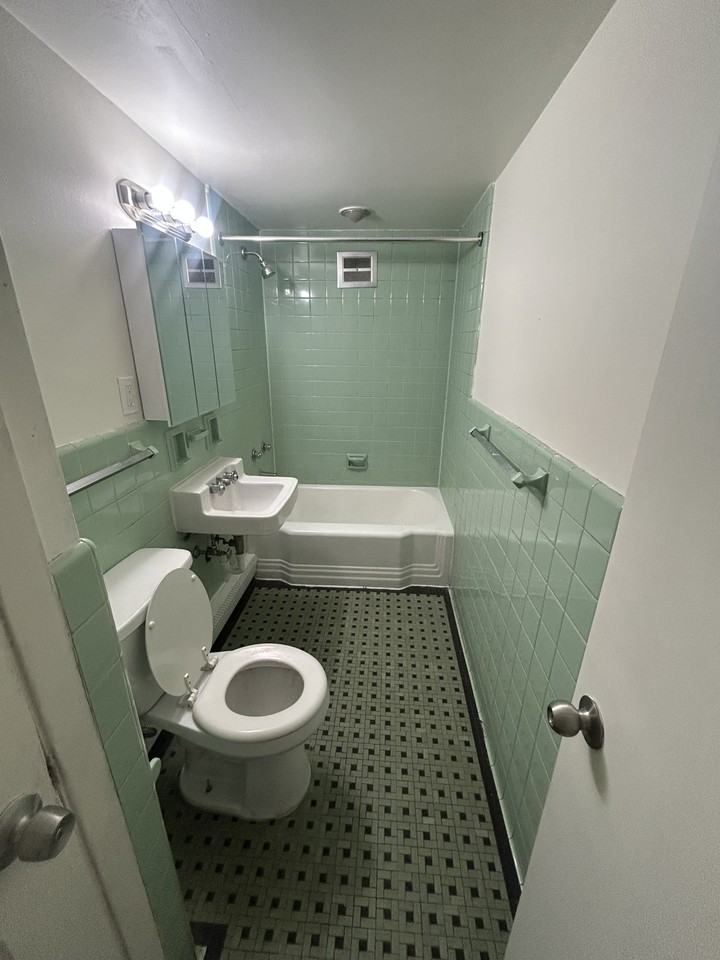 1651 W Turner St #2 - Photo 7 of 7