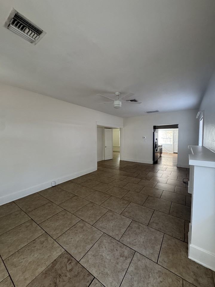 1344 E Moreland St #MAIN - Photo 5 of 20