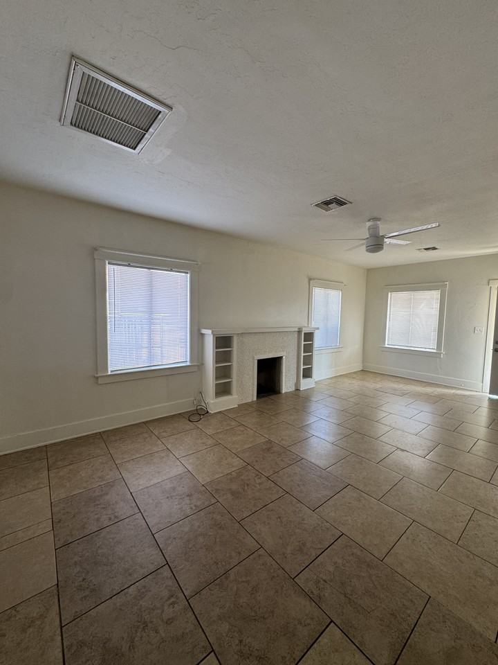 1344 E Moreland St #MAIN - Photo 6 of 20