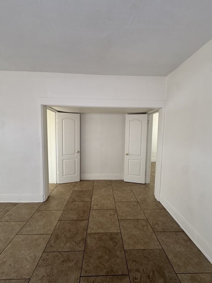 1344 E Moreland St #MAIN - Photo 7 of 20