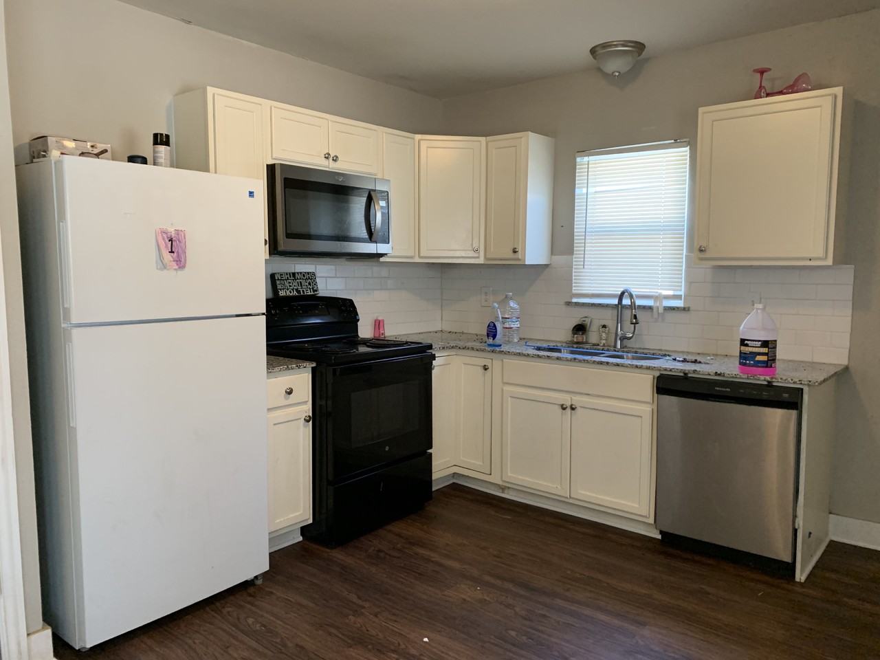 920 Hancock St #1 - Photo 2 of 8