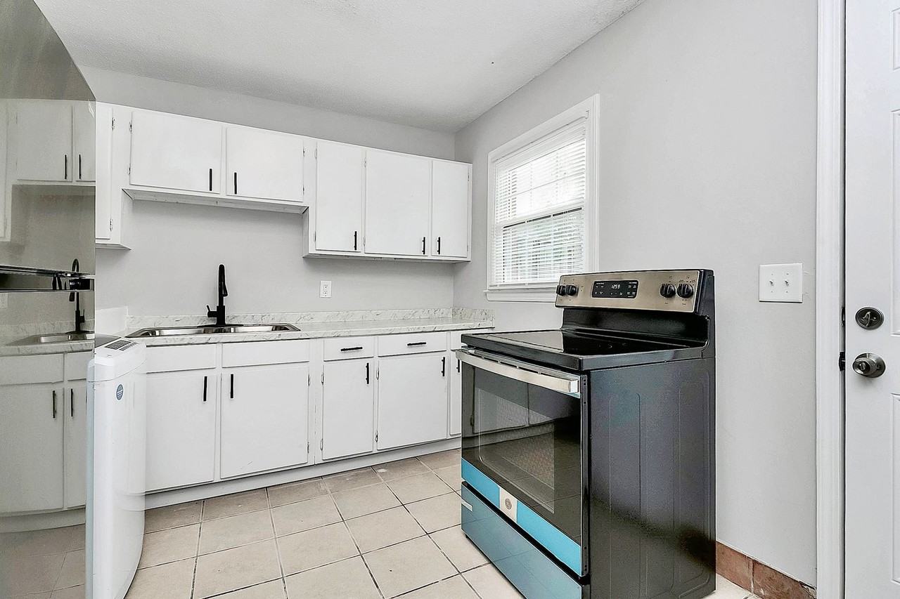 Affordable Updated 1,2,3&4 Bedroom Units!!!! Newly Renovated!!!! Available Now! - Photo 2 of 33