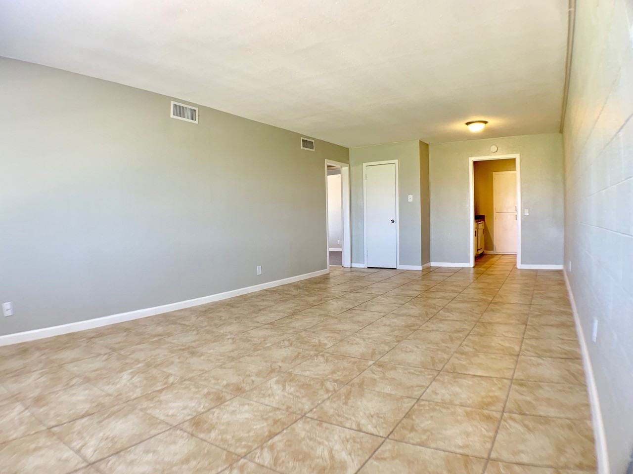 3826 Englewood Cir #3826 - Photo 3 of 16