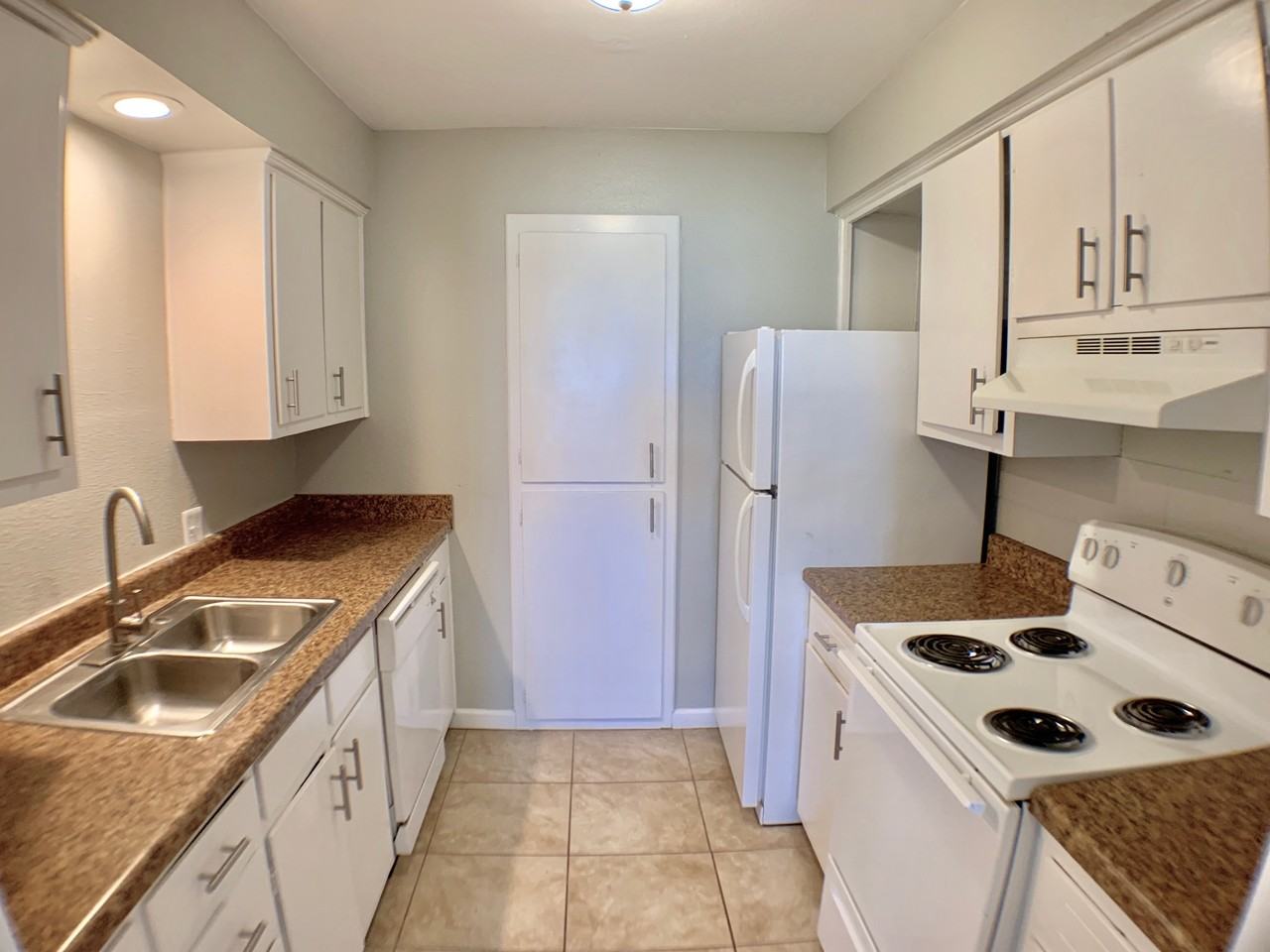 3826 Englewood Cir #3826 - Photo 4 of 16