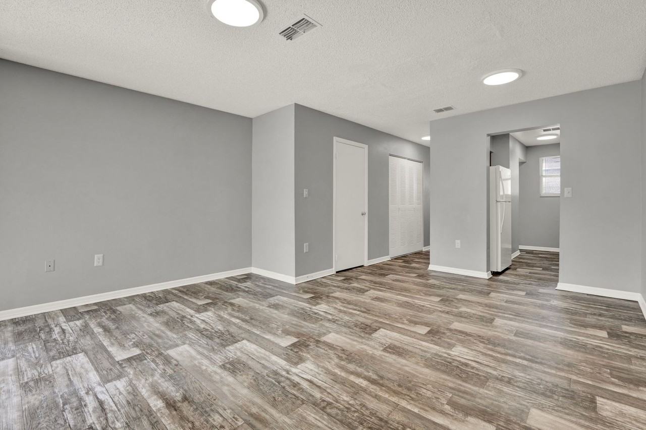 205 Whispering Oaks Ct - Photo 6 of 11