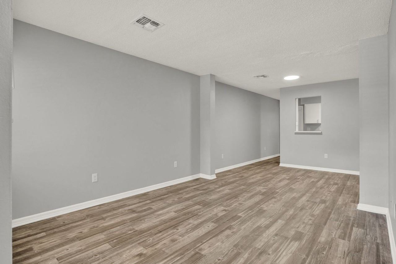 955 Joe St - Photo 5 of 9