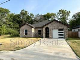 featured image of 107 Ross St W