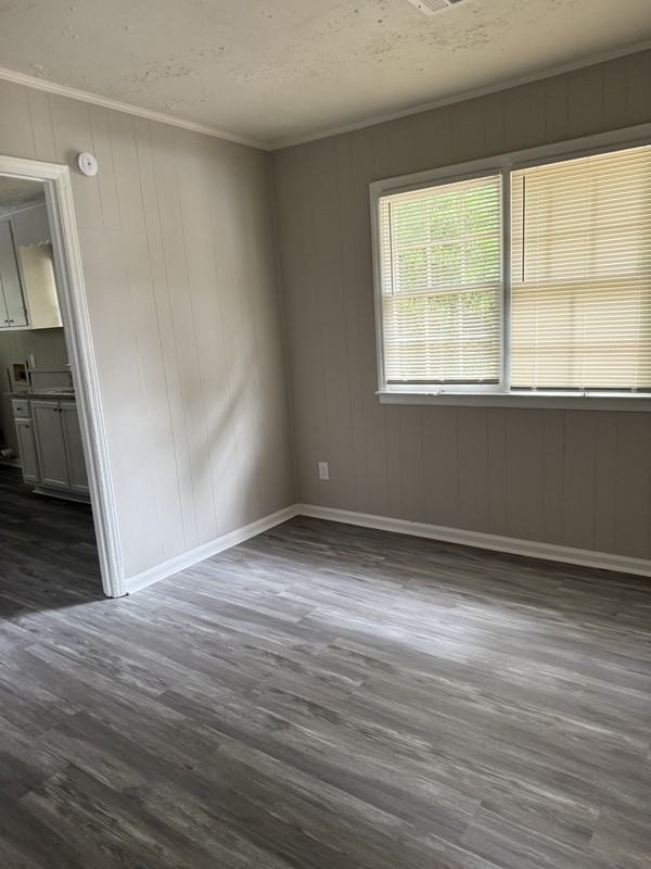 100 Oak Ln - Photo 2 of 10