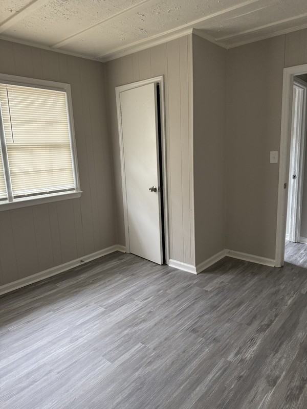 100 Oak Ln - Photo 7 of 10