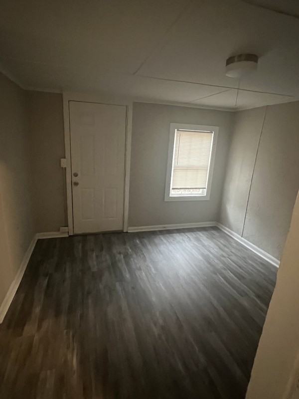 1222 Troup St - Photo 5 of 7