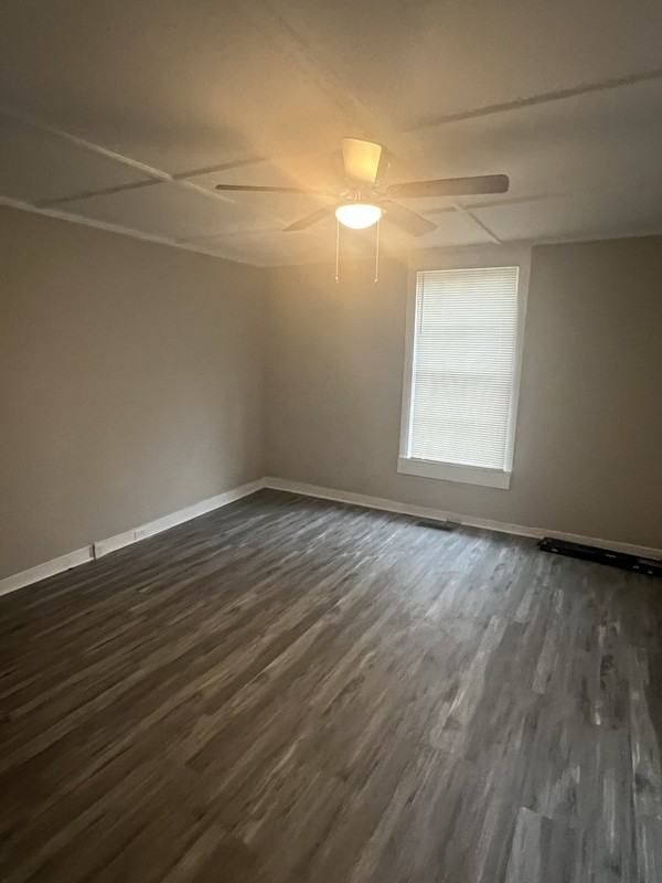 1222 Troup St - Photo 6 of 7