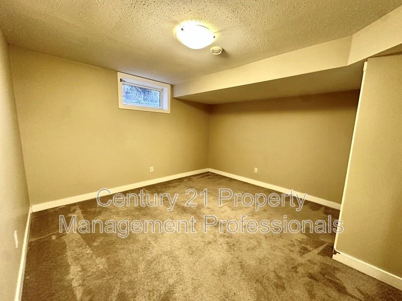 8504 152a Ave Nw - Photo 6 of 9