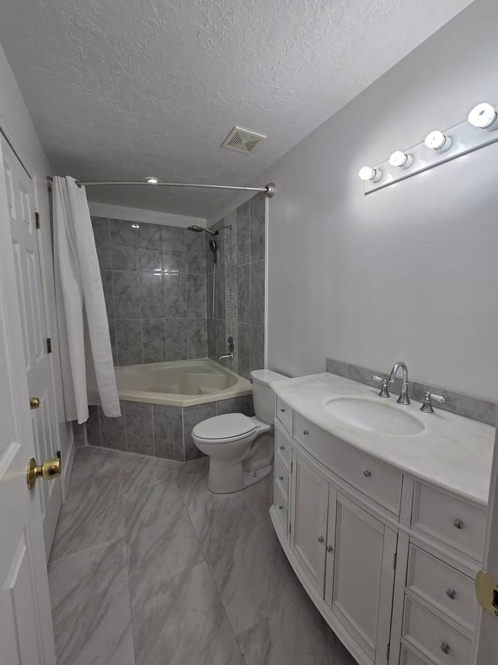 1122 Southwest Dr #1 - Photo 4 of 10