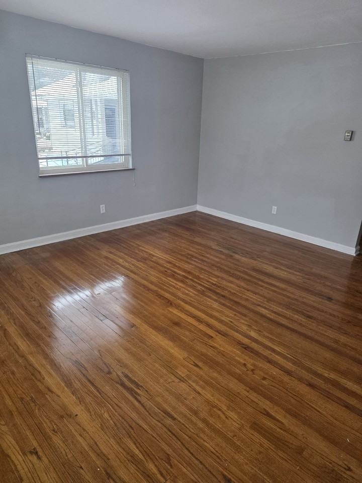 254 Ohio Ave #1 - Photo 2 of 5