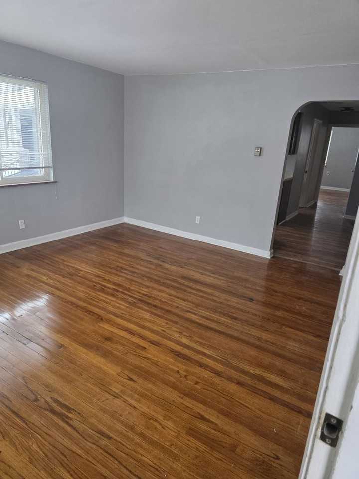 254 Ohio Ave #1 - Photo 3 of 5