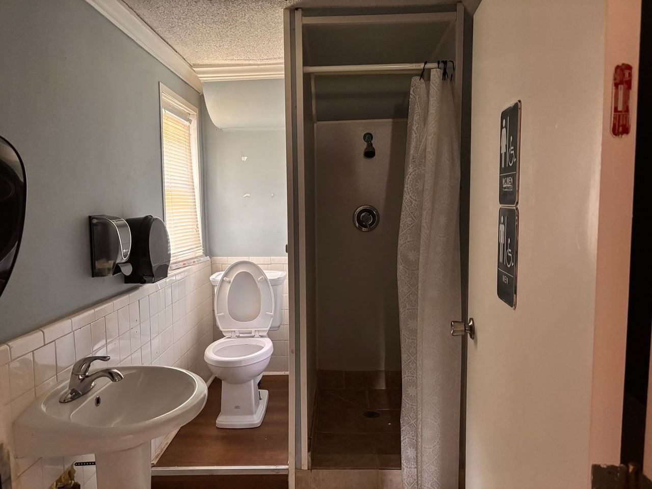Rooming House For Rent - Photo 6 of 8