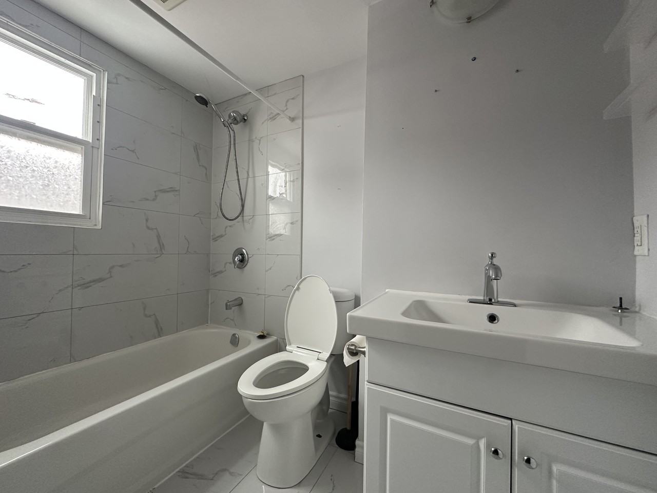 427 Adelaide Ave W #2 - Photo 5 of 10