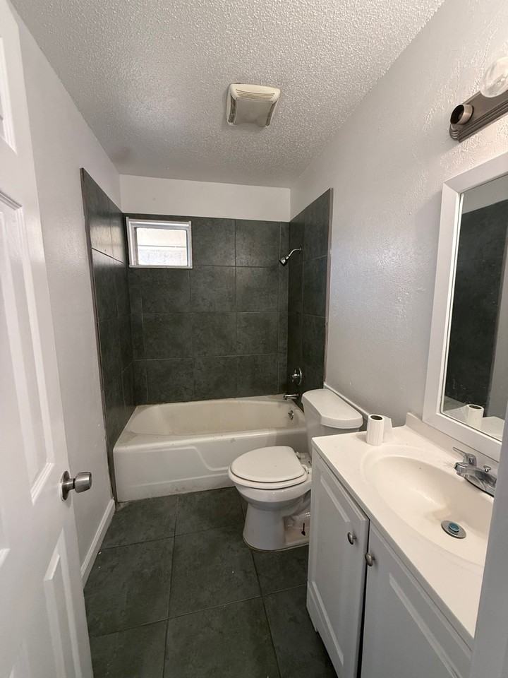 3008 Lourdes St #3008 - Photo 4 of 6