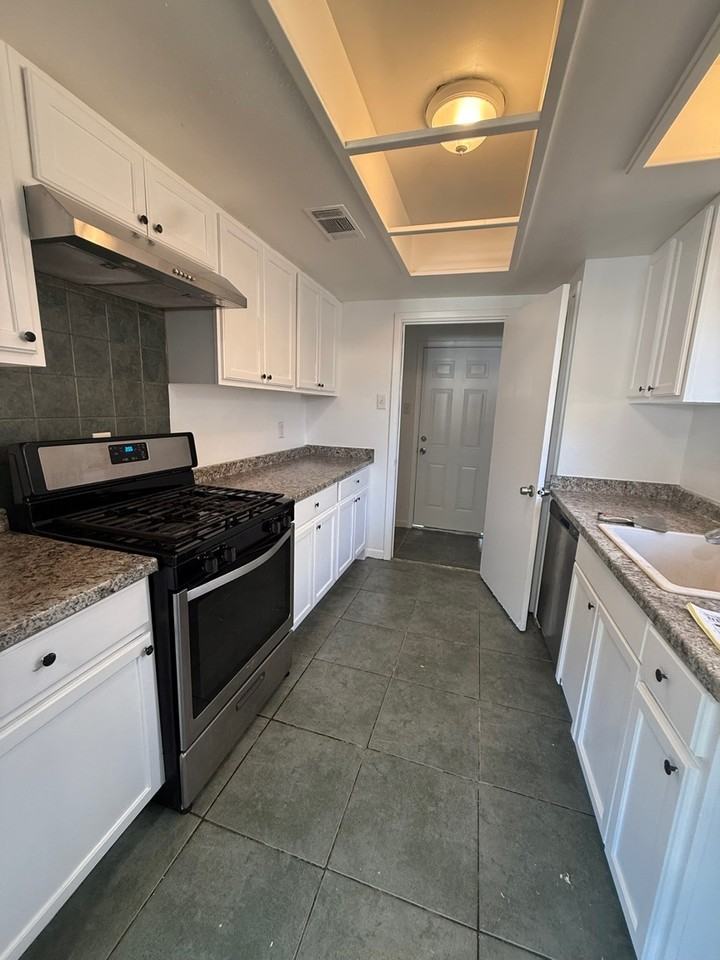 3008 Lourdes St #3008 - Photo 5 of 6