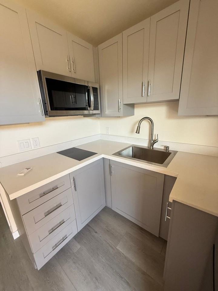 11926 Bellflower Blvd - Photo 4 of 48