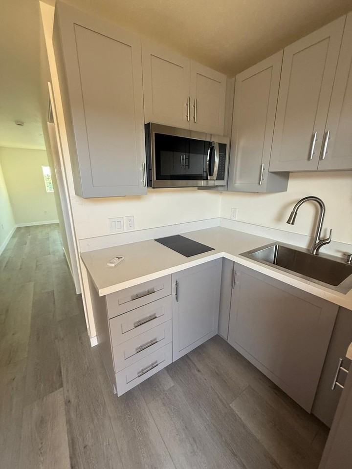 11926 Bellflower Blvd - Photo 5 of 48