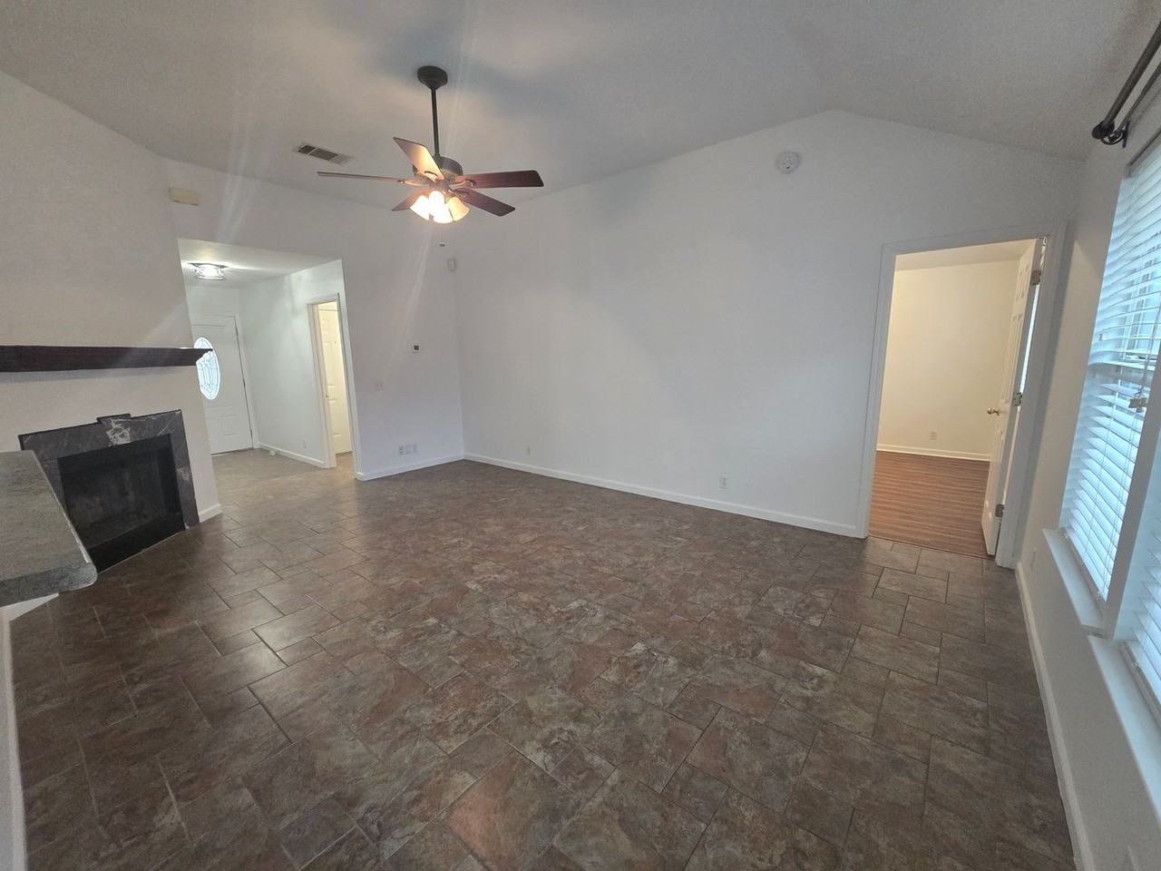 103 Hummingbird Ct - Photo 3 of 23