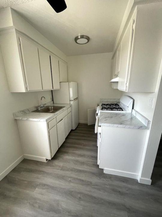 Marquis Apartments - Photo 5 of 40