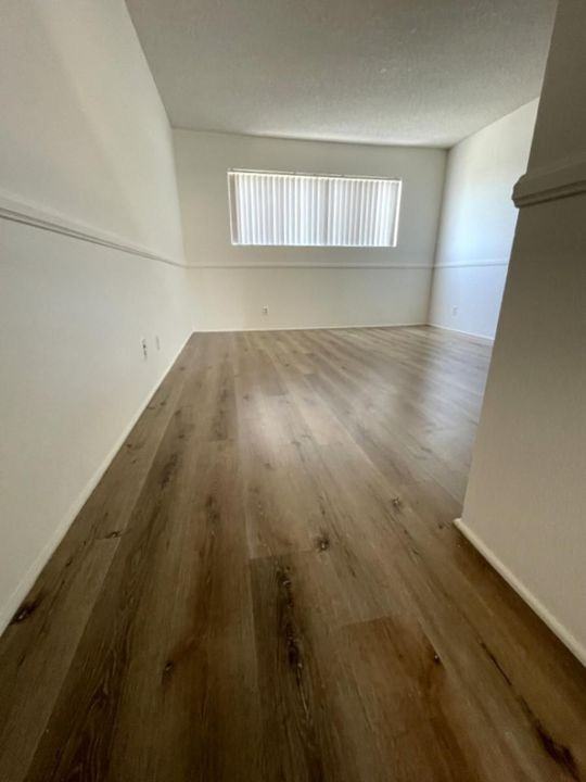 Marquis Apartments - Photo 6 of 40