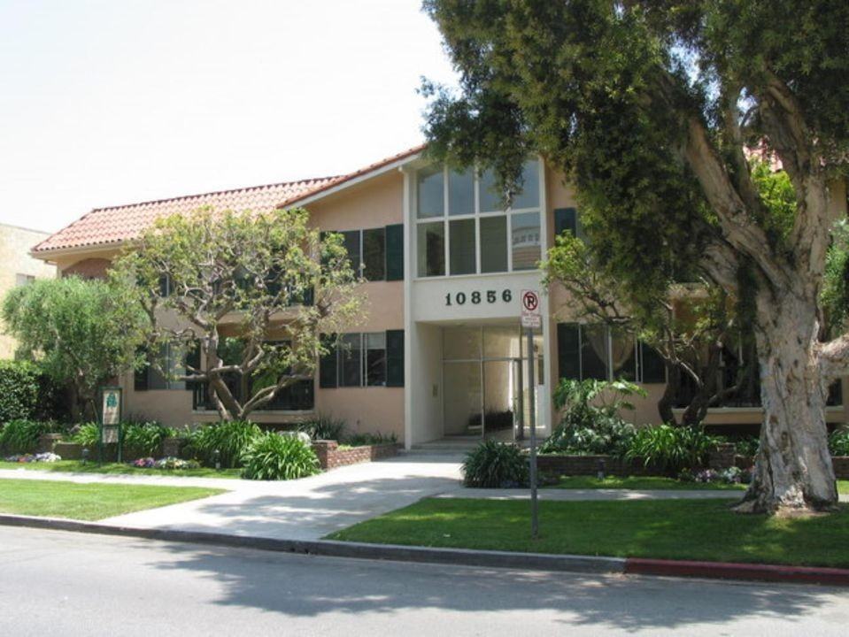 10856 Rose Avenue, - Photo 2 of 50