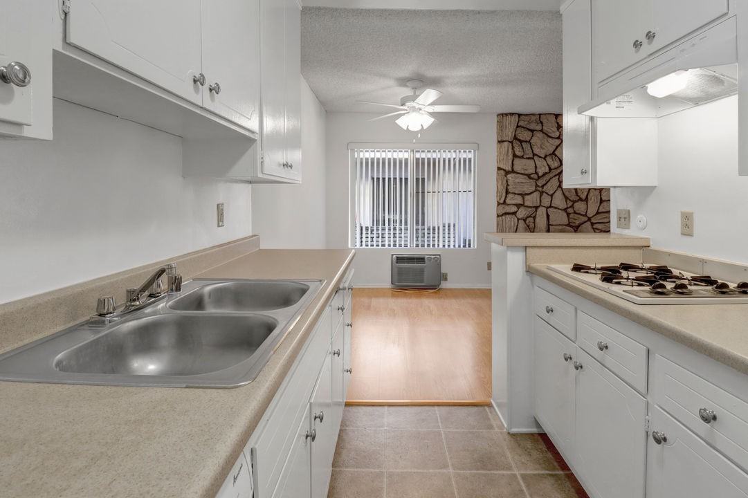 10856 Rose Avenue, - Photo 6 of 50