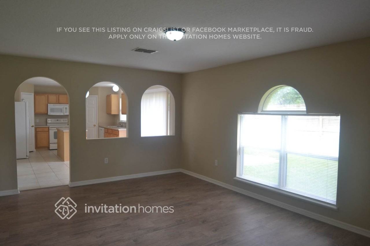 1112 Imperial Eagle St - Photo 3 of 11